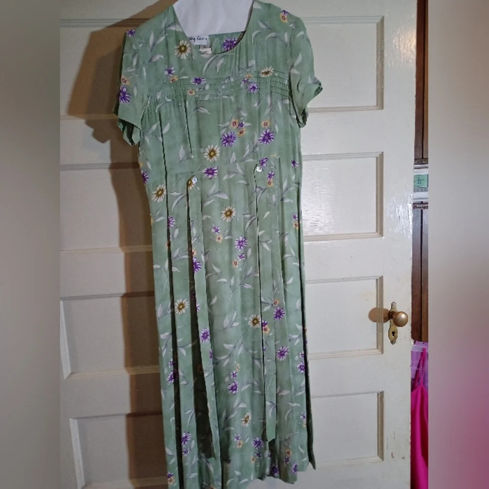 Betsy Lauren size 8 women's floral dress (Can395)